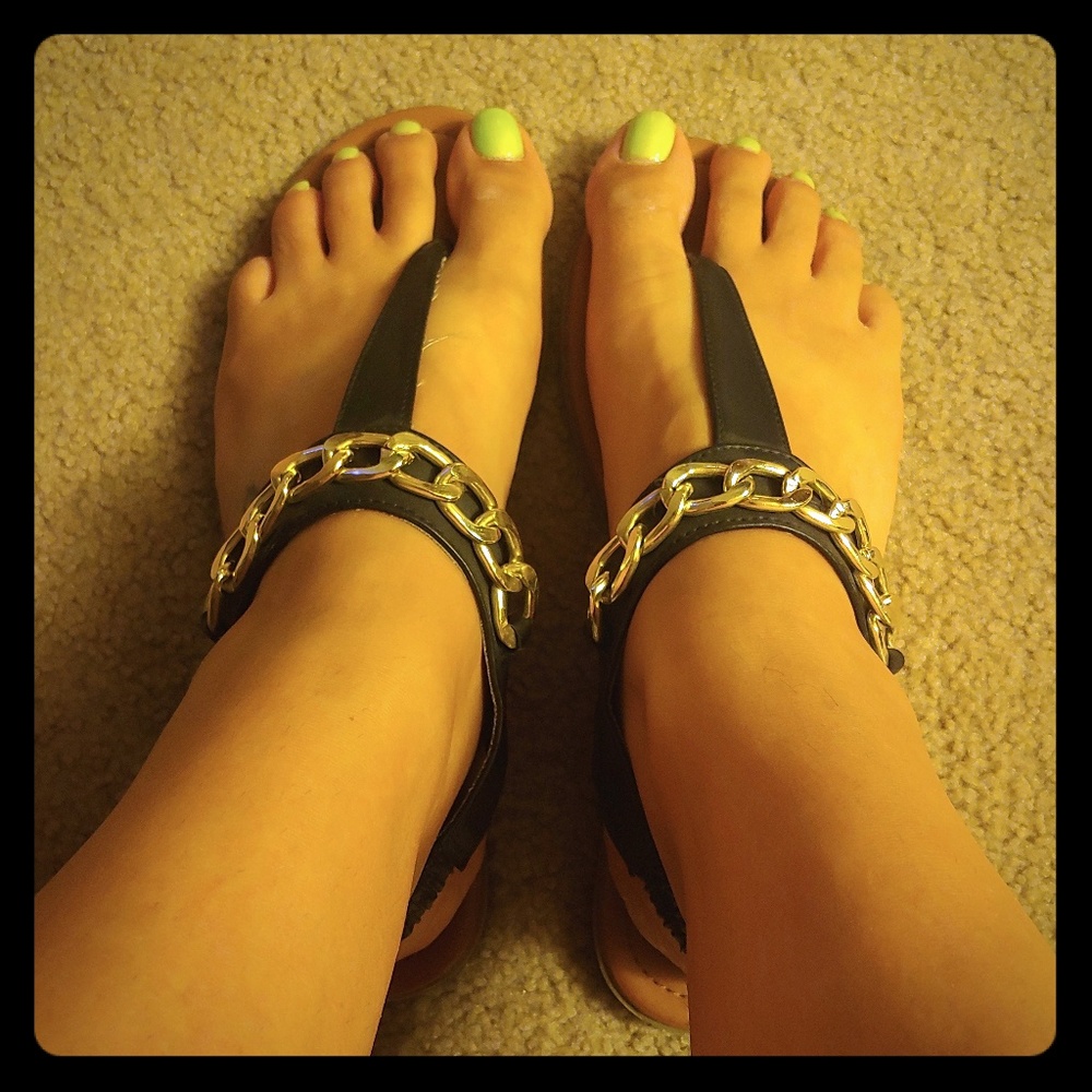 CL Laundry sandles